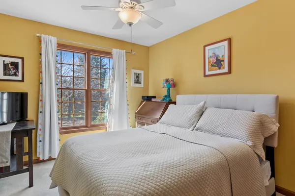 $460,000 | 2102 Brookside Lane, Aurora, IL 60502