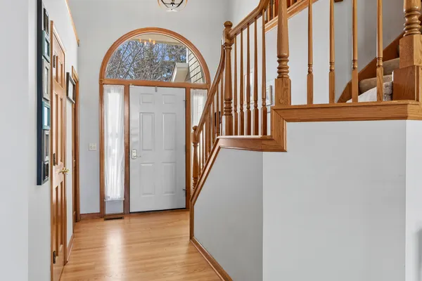 $460,000 | 2102 Brookside Lane, Aurora, IL 60502