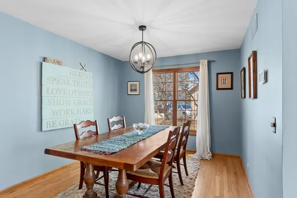 $460,000 | 2102 Brookside Lane, Aurora, IL 60502