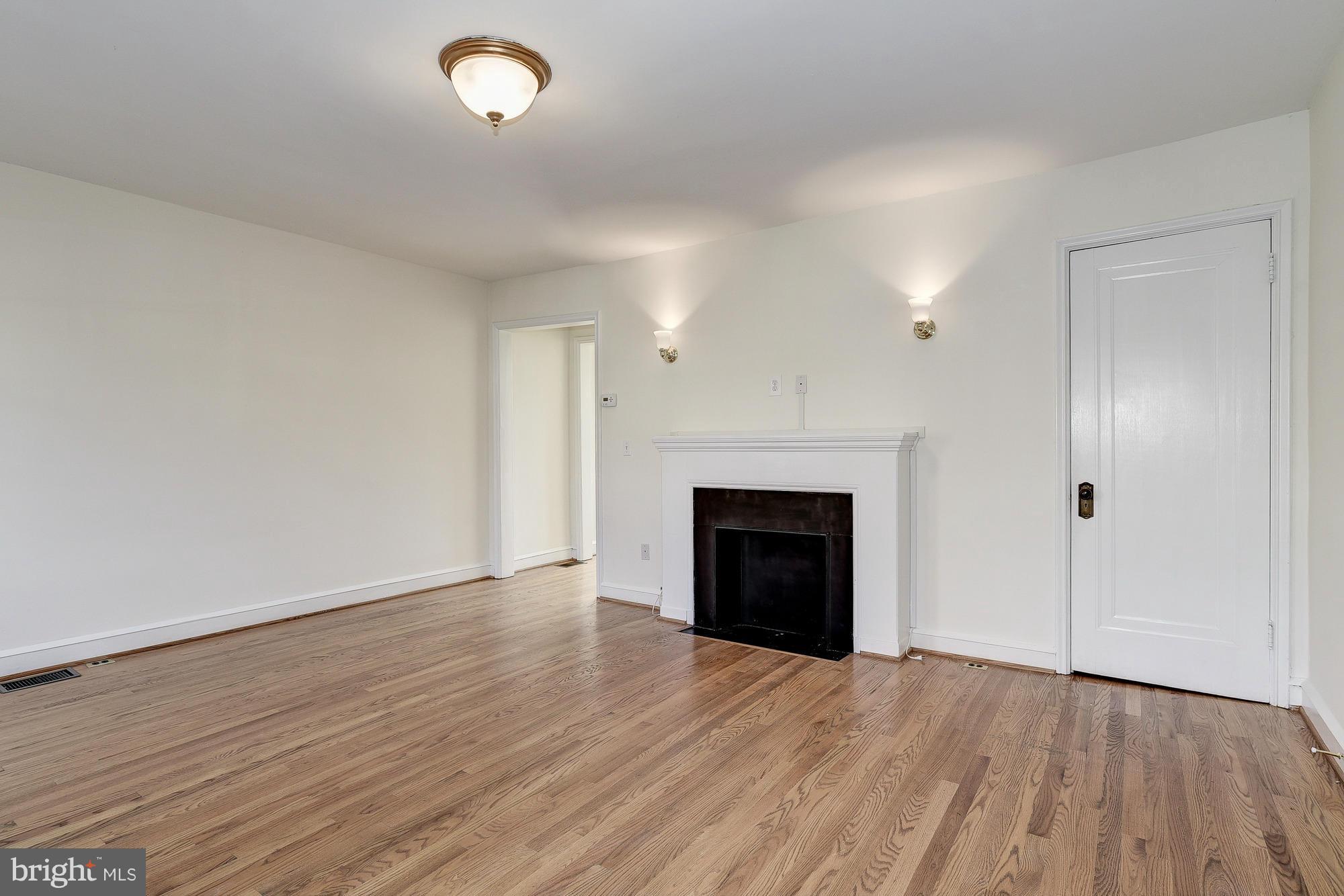 3626 T Street Northwest Washington, DC 20007 - Photo 3 of 20 Living Room