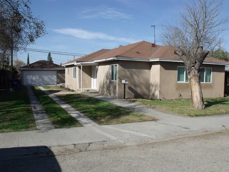 1027 South Rupert Avenue Reedley, CA 93654 - Photo 1 of 15
