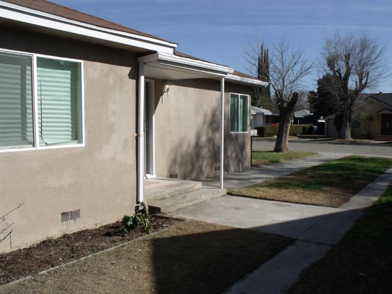 1027 South Rupert Avenue Reedley, CA 93654 - Photo 2 of 15