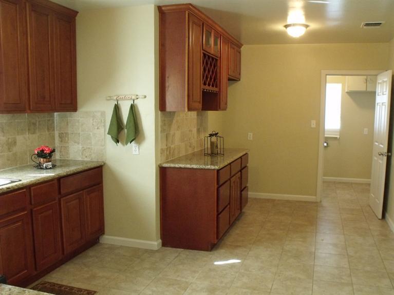 1027 South Rupert Avenue Reedley, CA 93654 - Photo 11 of 15