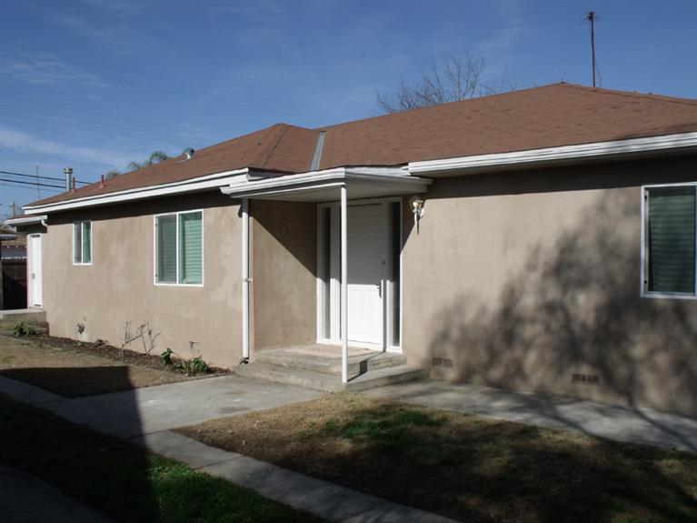 1027 South Rupert Avenue Reedley, CA 93654 - Photo 3 of 15