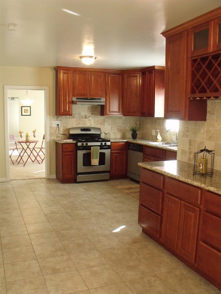 1027 South Rupert Avenue Reedley, CA 93654 - Photo 6 of 15