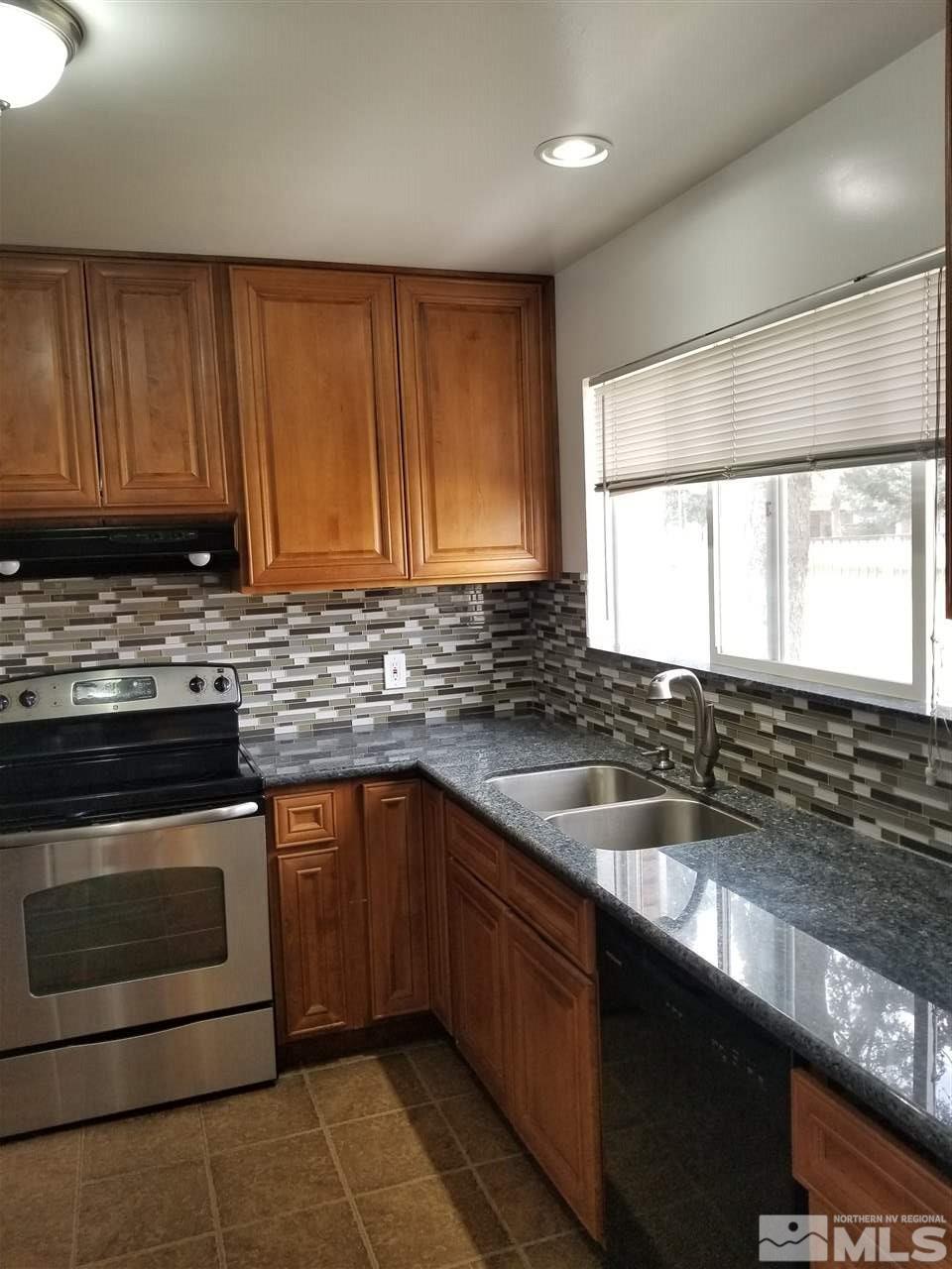 85 Smithridge Reno, NV 89502 - Photo 10 of 24 Photo 11
