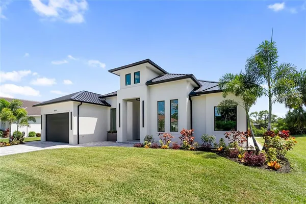 a kitchen with stainless steel appliances kitchen island granite countertop a table and chairs in it