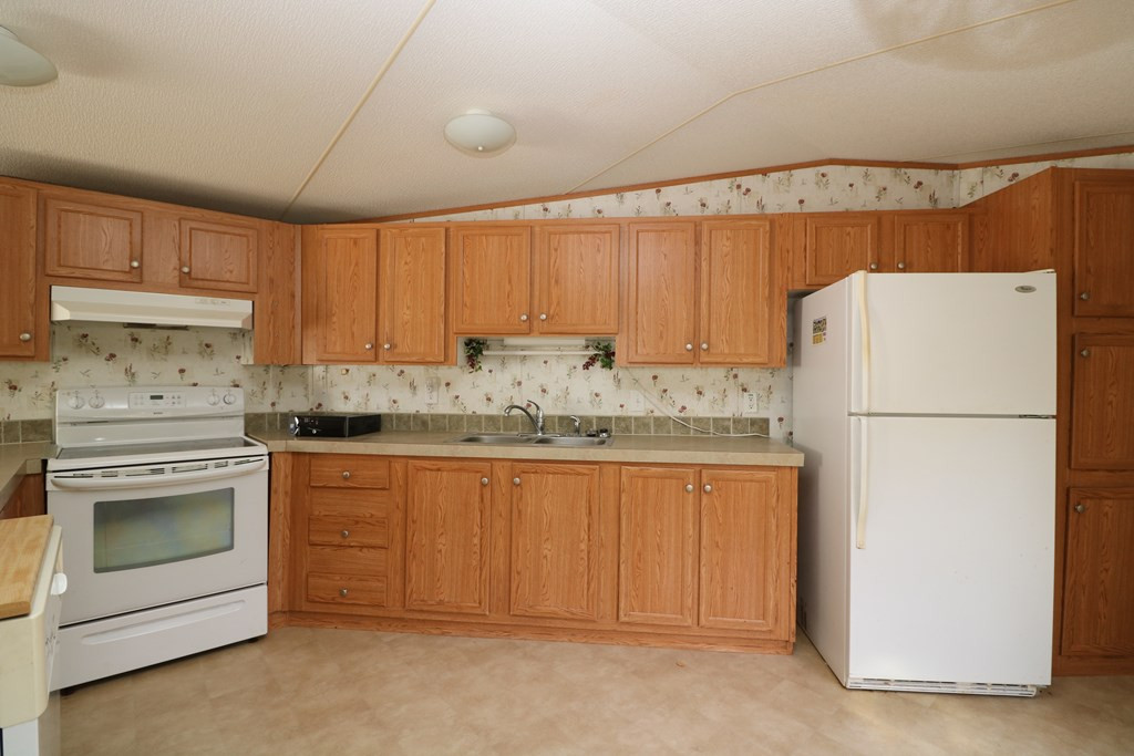 753 Centerwood Road Williston, SC 29853 - Photo 3 of 17