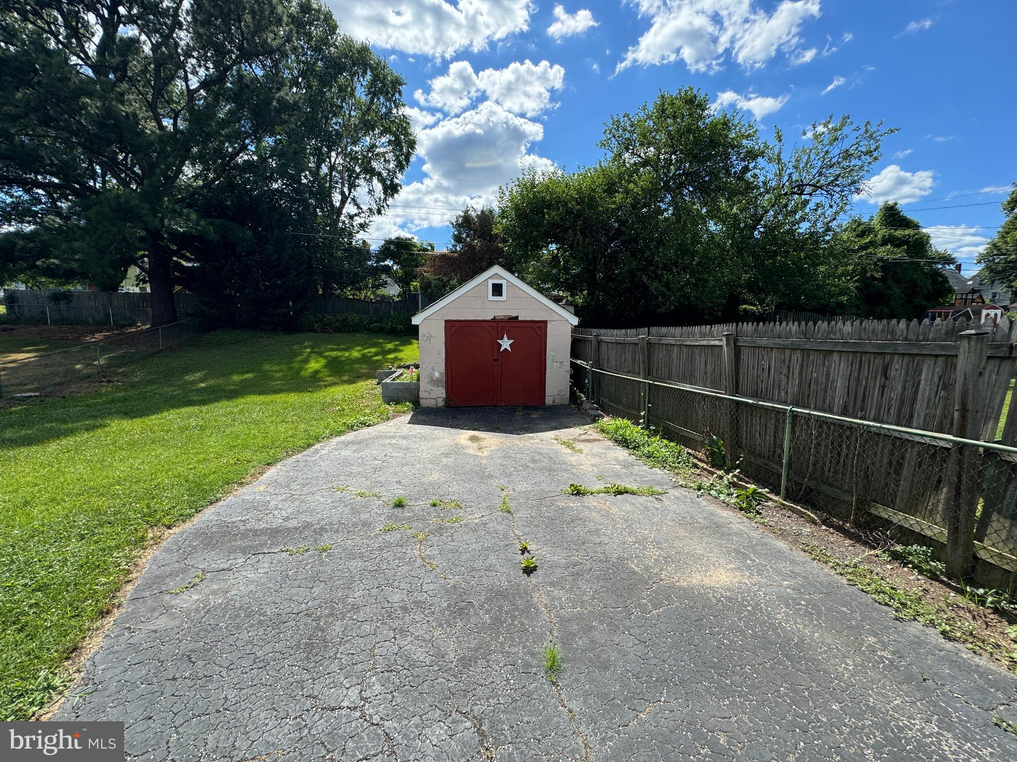 5570 Ashbourne Road Halethorpe, MD 21227 - Photo 6 of 23