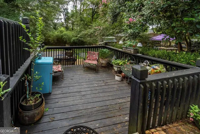 a view of a back side of a house