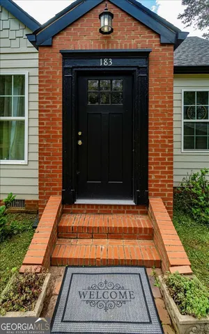 a view of entrance front of the house