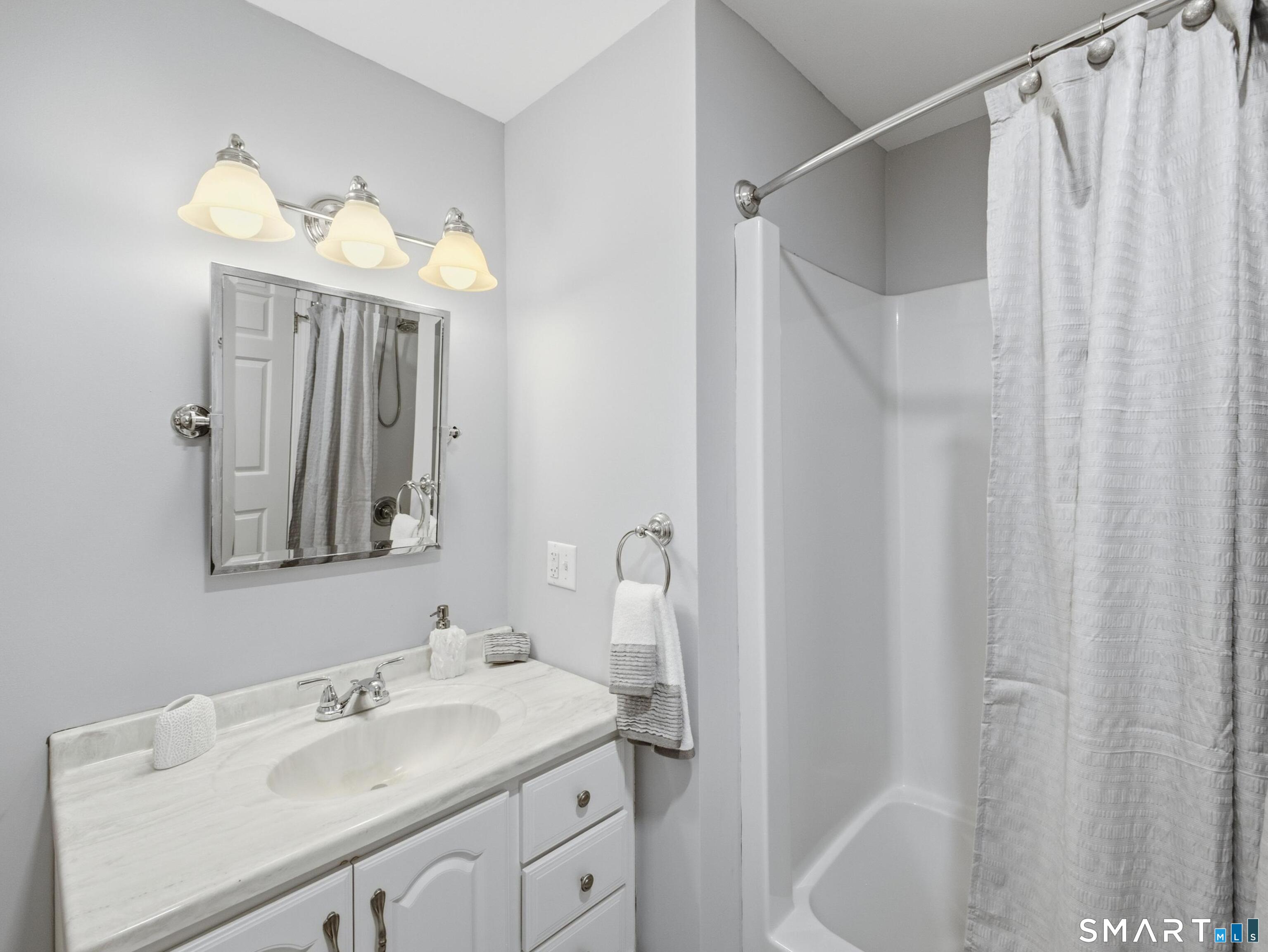 3 Esterly Farms Road, Unit 3 Madison, CT 06443 - Photo 23 of 37 Primary Bathroom with Shower/Tub combo