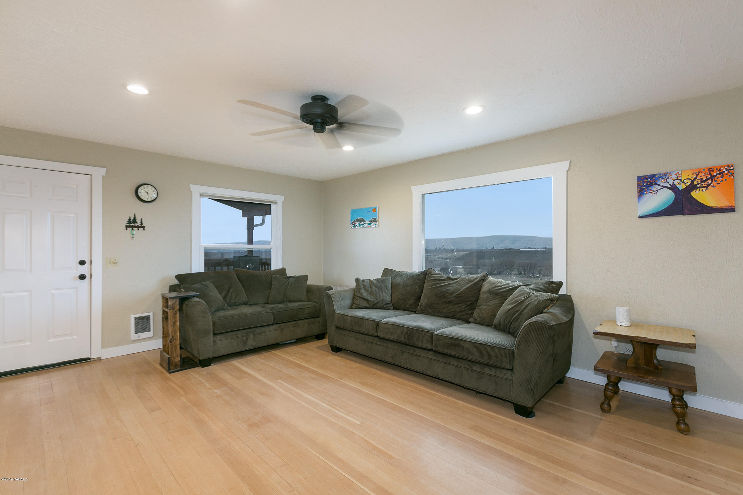 11130 Estes Road Yakima, WA 98908 - Photo 6 of 16 a living room with furniture and a flat screen tv