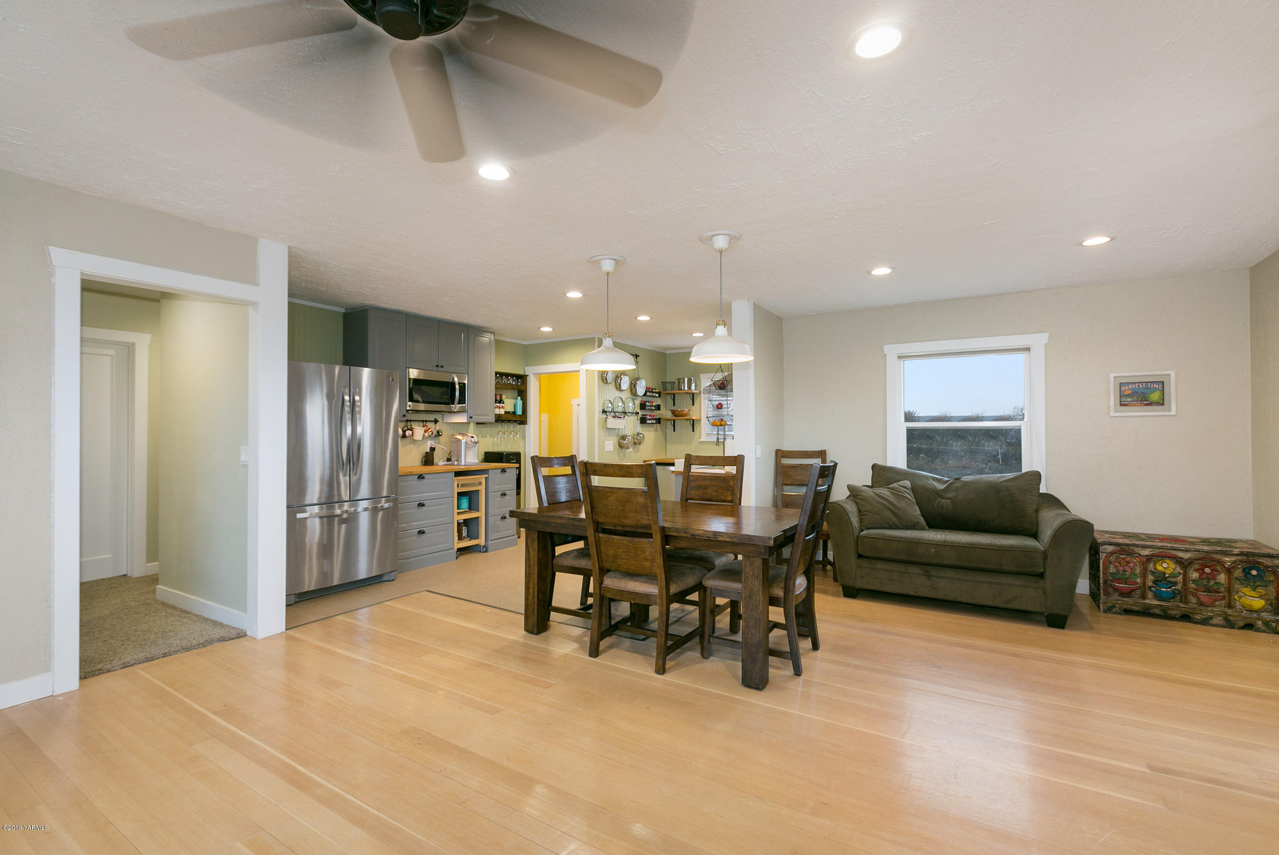 11130 Estes Road Yakima, WA 98908 - Photo 7 of 16 a living room with furniture and a dining table with projector