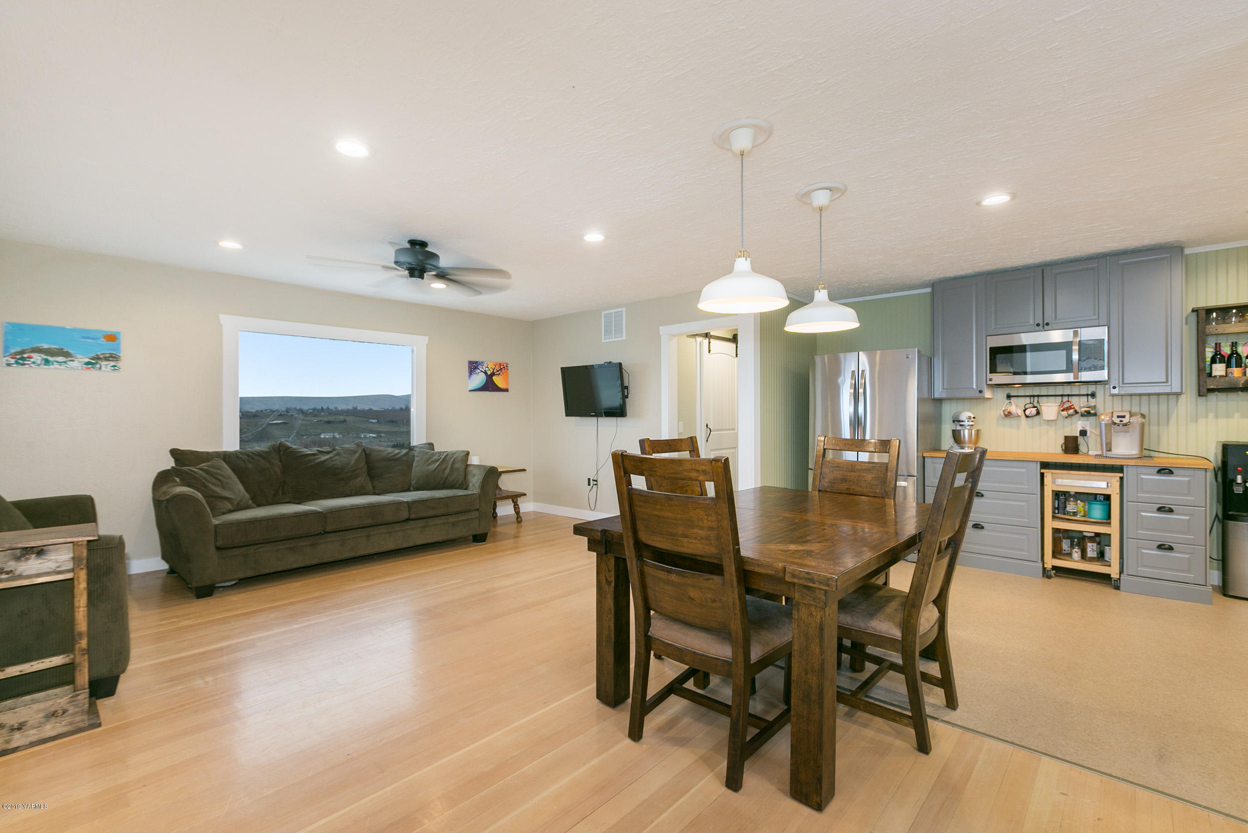 11130 Estes Road Yakima, WA 98908 - Photo 8 of 16 a view of a dining room with furniture