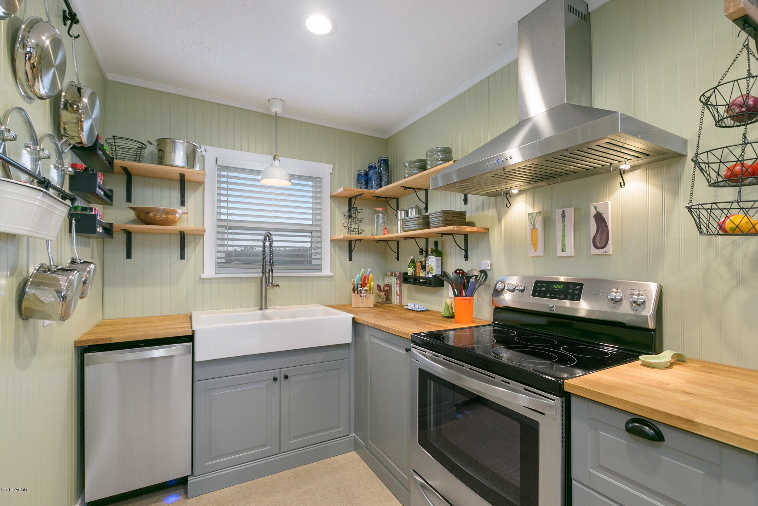 11130 Estes Road Yakima, WA 98908 - Photo 10 of 16 a kitchen with stainless steel appliances granite countertop a sink and cabinets