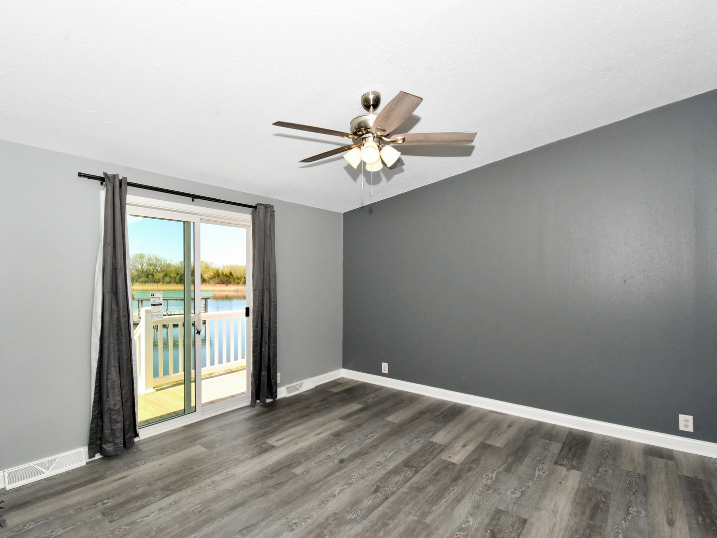 18530 West 3000N Road Reddick, IL 60961 - Photo 22 of 40 wooden floor in an empty room with a window