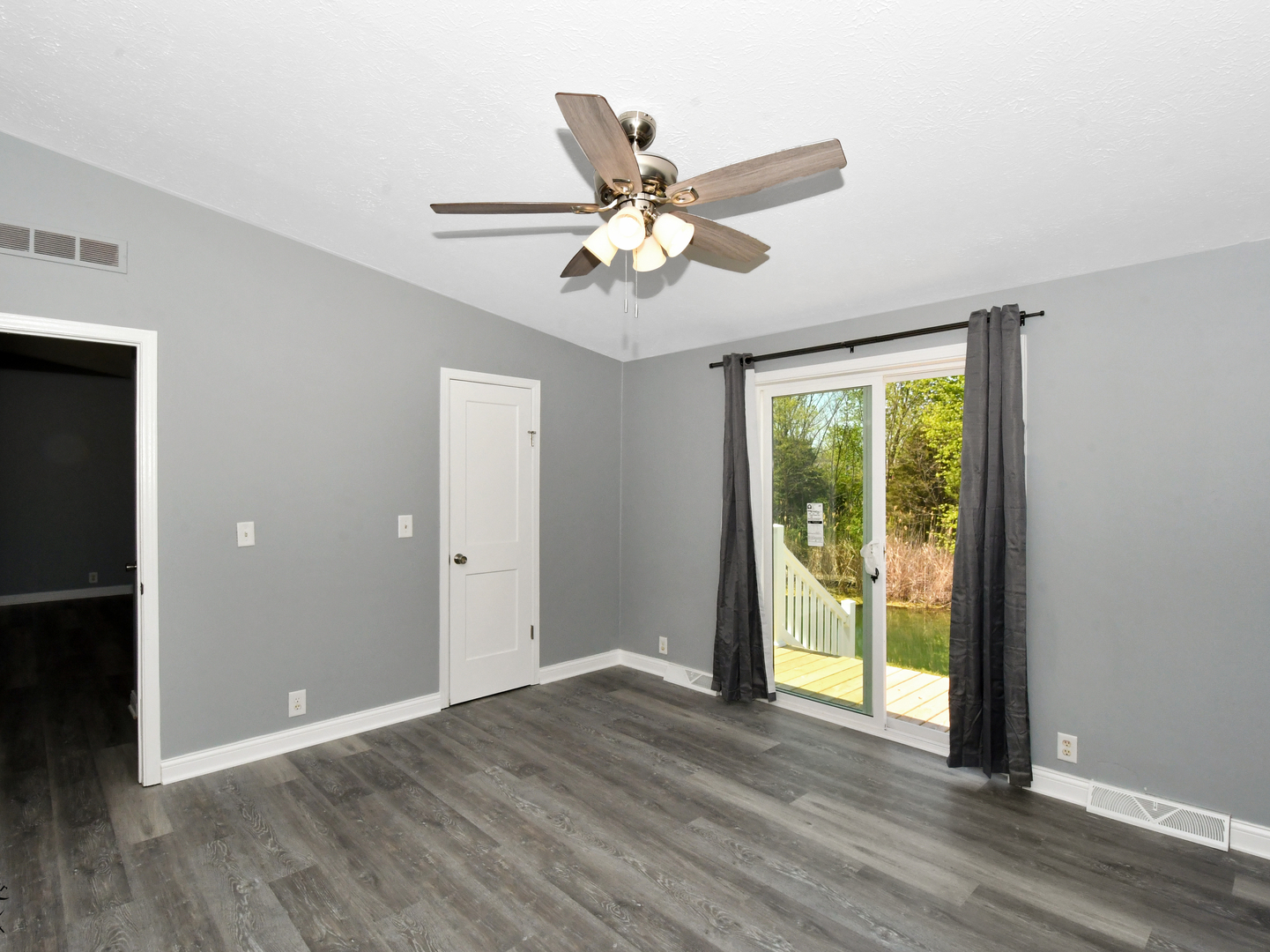 18530 West 3000N Road Reddick, IL 60961 - Photo 23 of 40 wooden floor in an empty room with a window