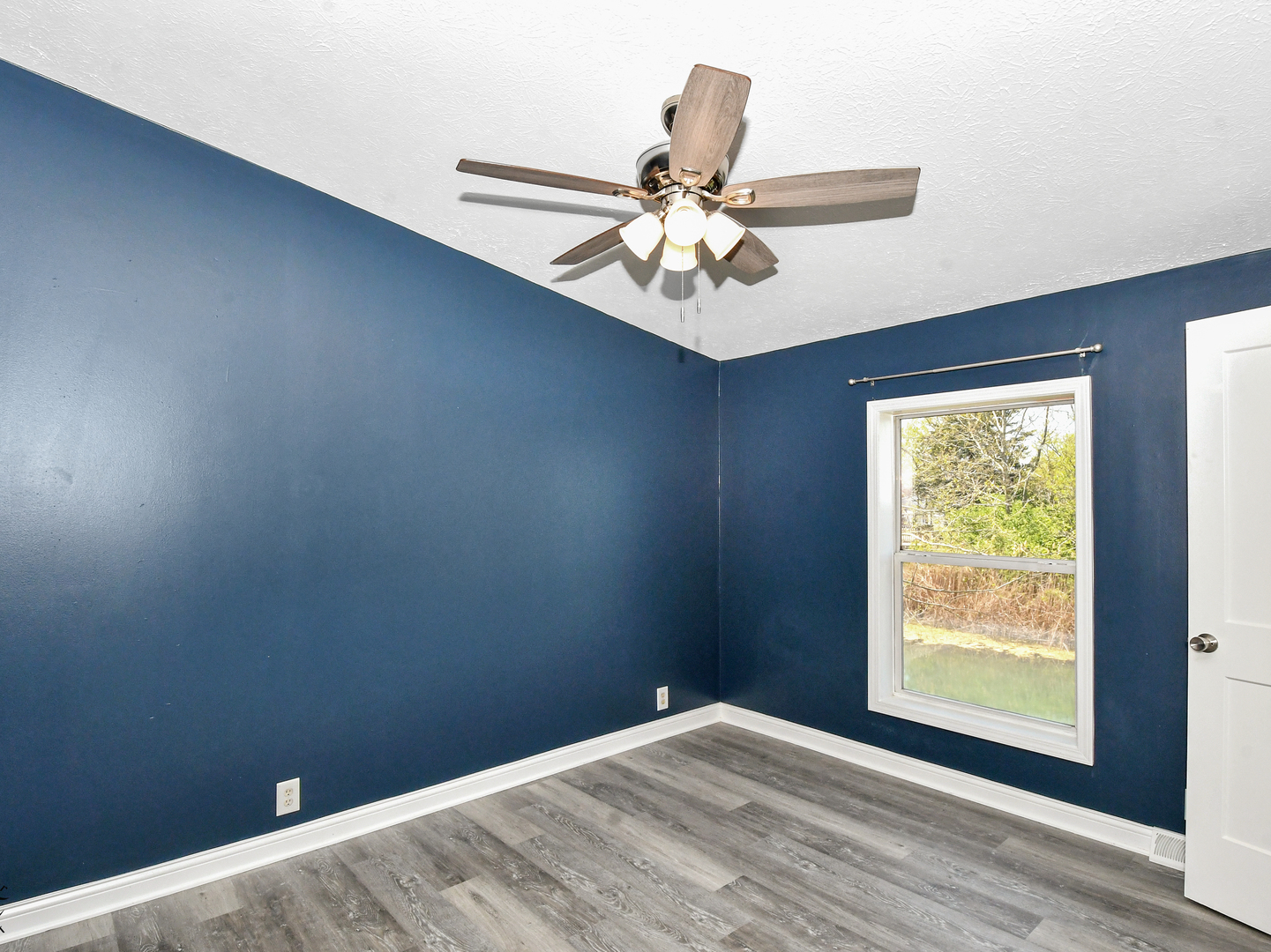 18530 West 3000N Road Reddick, IL 60961 - Photo 27 of 40 a view of a room with a window and a ceiling fan