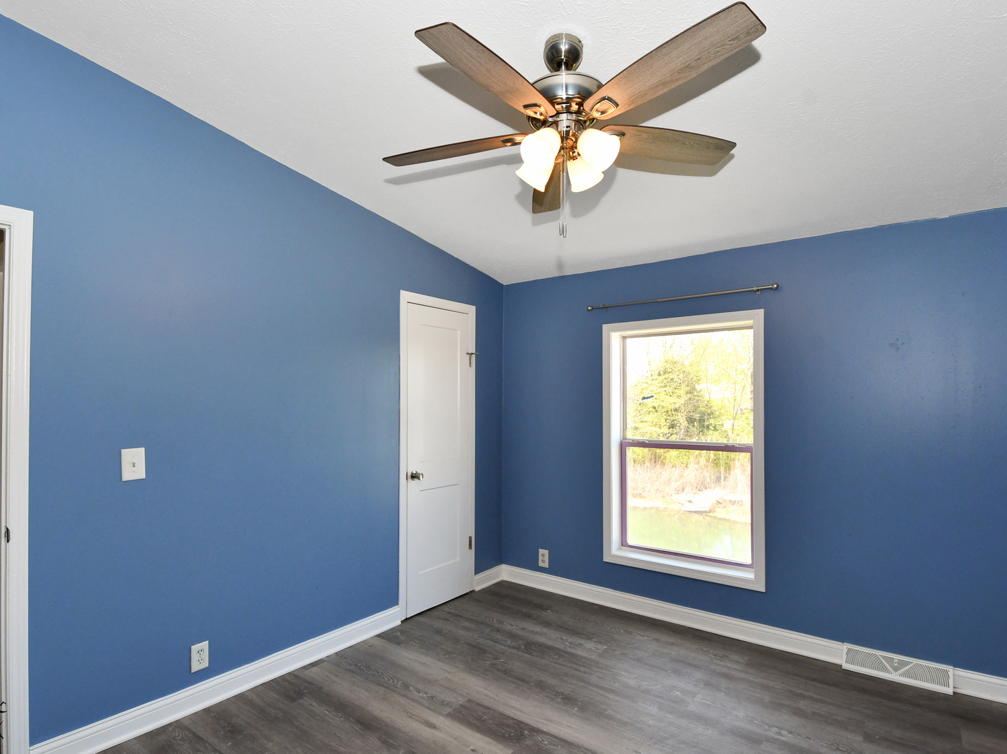 18530 West 3000N Road Reddick, IL 60961 - Photo 30 of 40 an empty room with a window and a fan