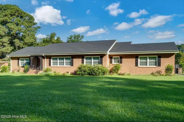$307,000 | 159 Meadowbrook Lane, Warsaw, NC 28398
