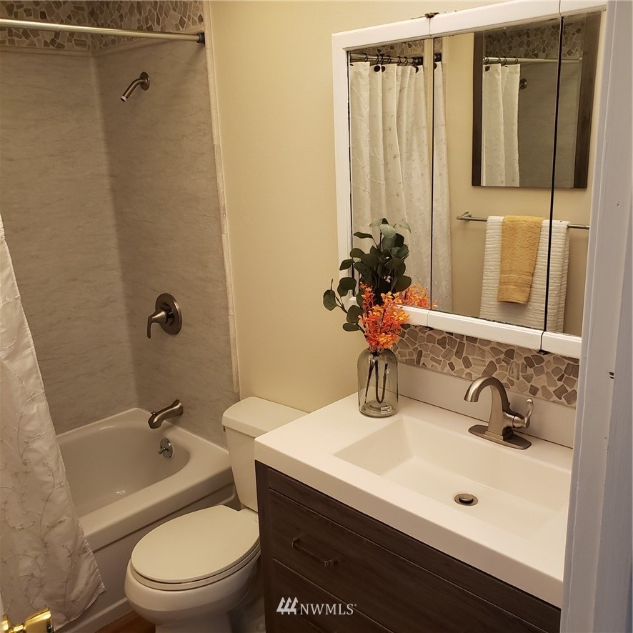 12519 Southeast 166th Street Renton, WA 98058 - Photo 10 of 21 Gallery Image 10