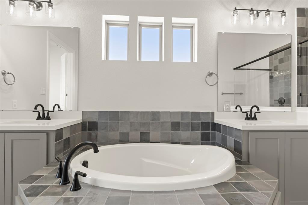 1320 Red Rock Road Hewitt, TX 76643 - Photo 25 of 37 PrimaryBathroom2