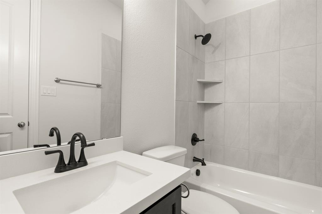 1320 Red Rock Road Hewitt, TX 76643 - Photo 29 of 37 Bathroom