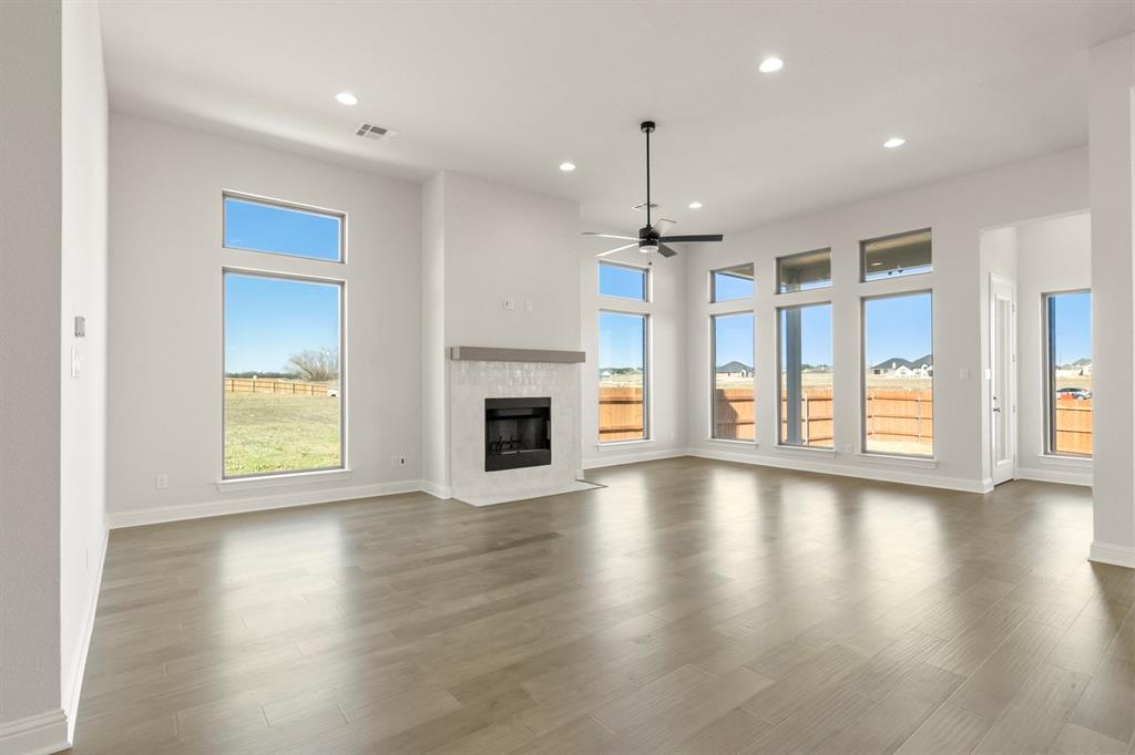 1320 Red Rock Road Hewitt, TX 76643 - Photo 6 of 37 LivingRoom