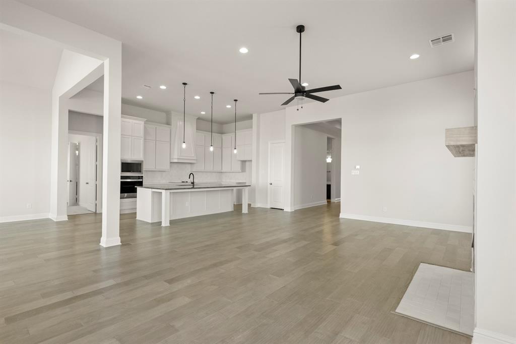 1320 Red Rock Road Hewitt, TX 76643 - Photo 9 of 37 LivingRoom4