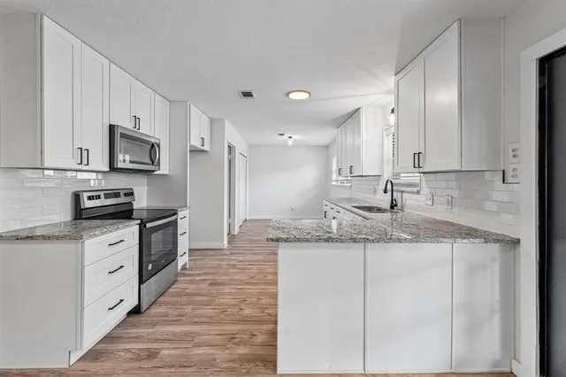 $400,000 | 600 Circleview Drive North, Hurst, TX 76054