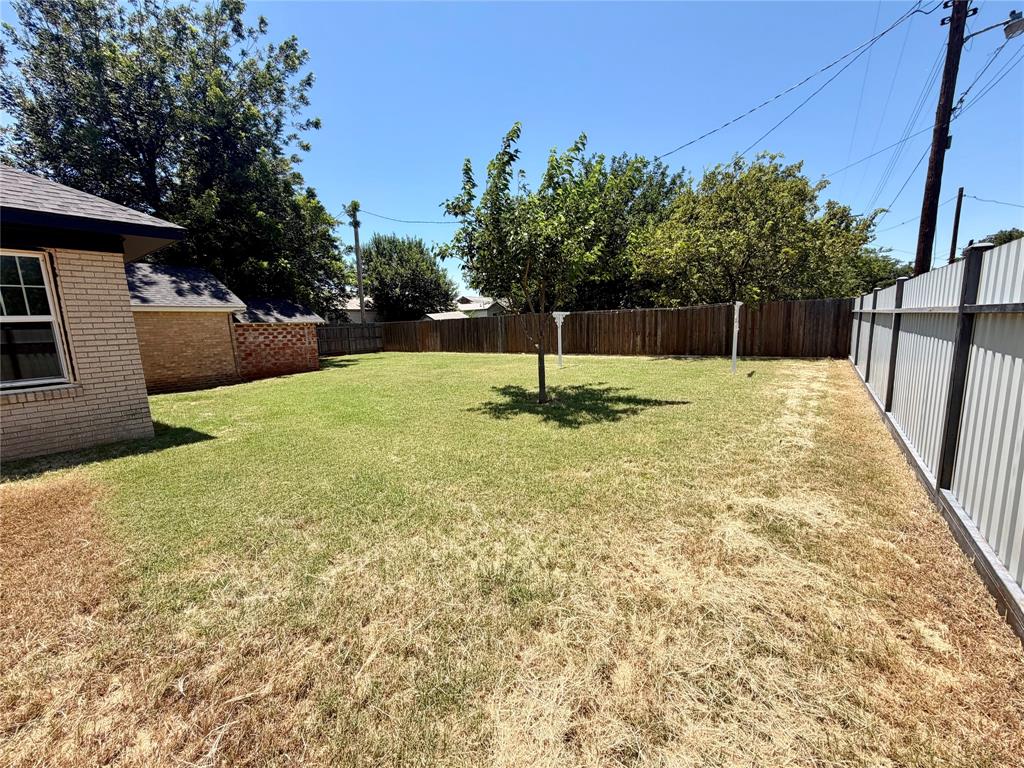 908 Cain Street Quanah, TX 79252 - Photo 13 of 15