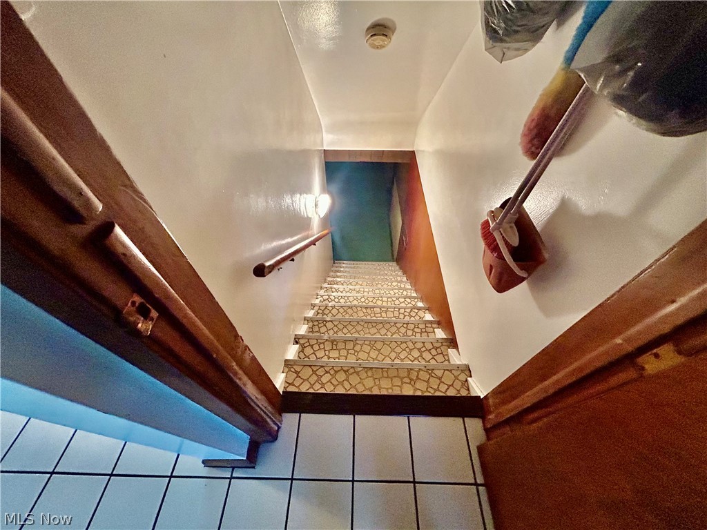 501 Edison Street Struthers, OH 44471 - Photo 17 of 23 Stairwell leading to the basement