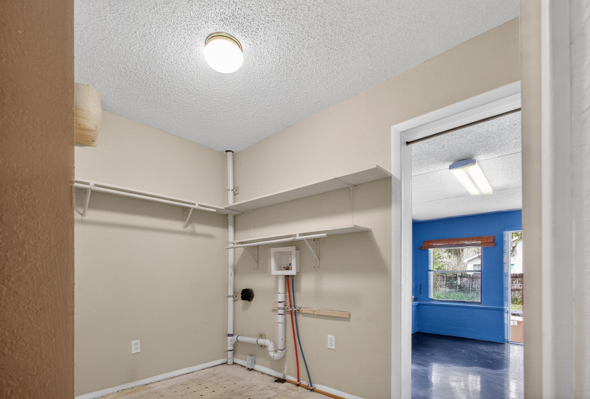 2907 North 5th Street St. Augustine, FL 32084 - Photo 34 of 71 Laundry area featuring a textured ceiling and washer hookup