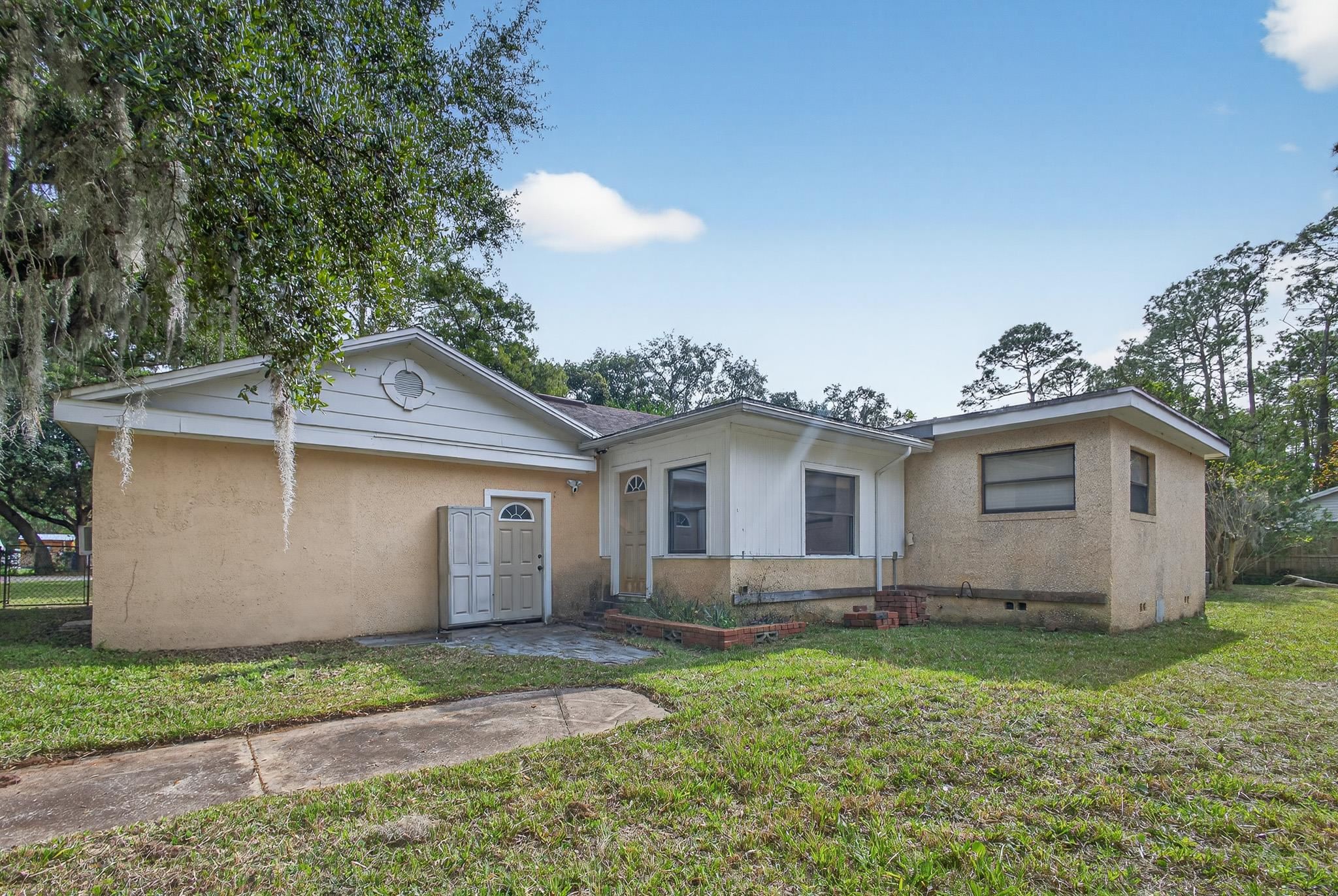 2907 North 5th Street St. Augustine, FL 32084 - Photo 53 of 71 View of front facade with crawl space and a front yard