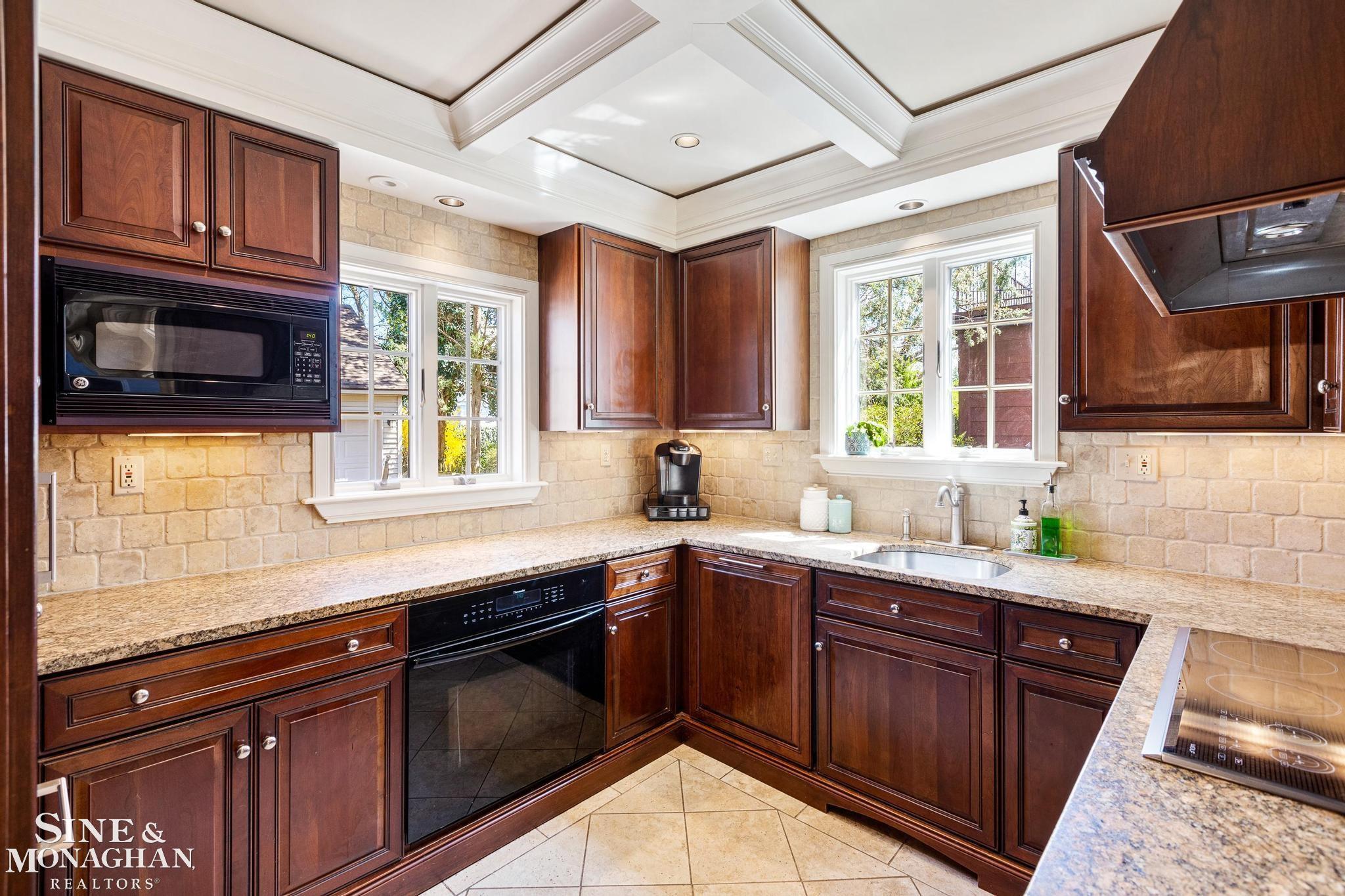 190 Fisher Road Grosse Pointe, MI 48230 - Photo 10 of 37 50106412-9.JPG