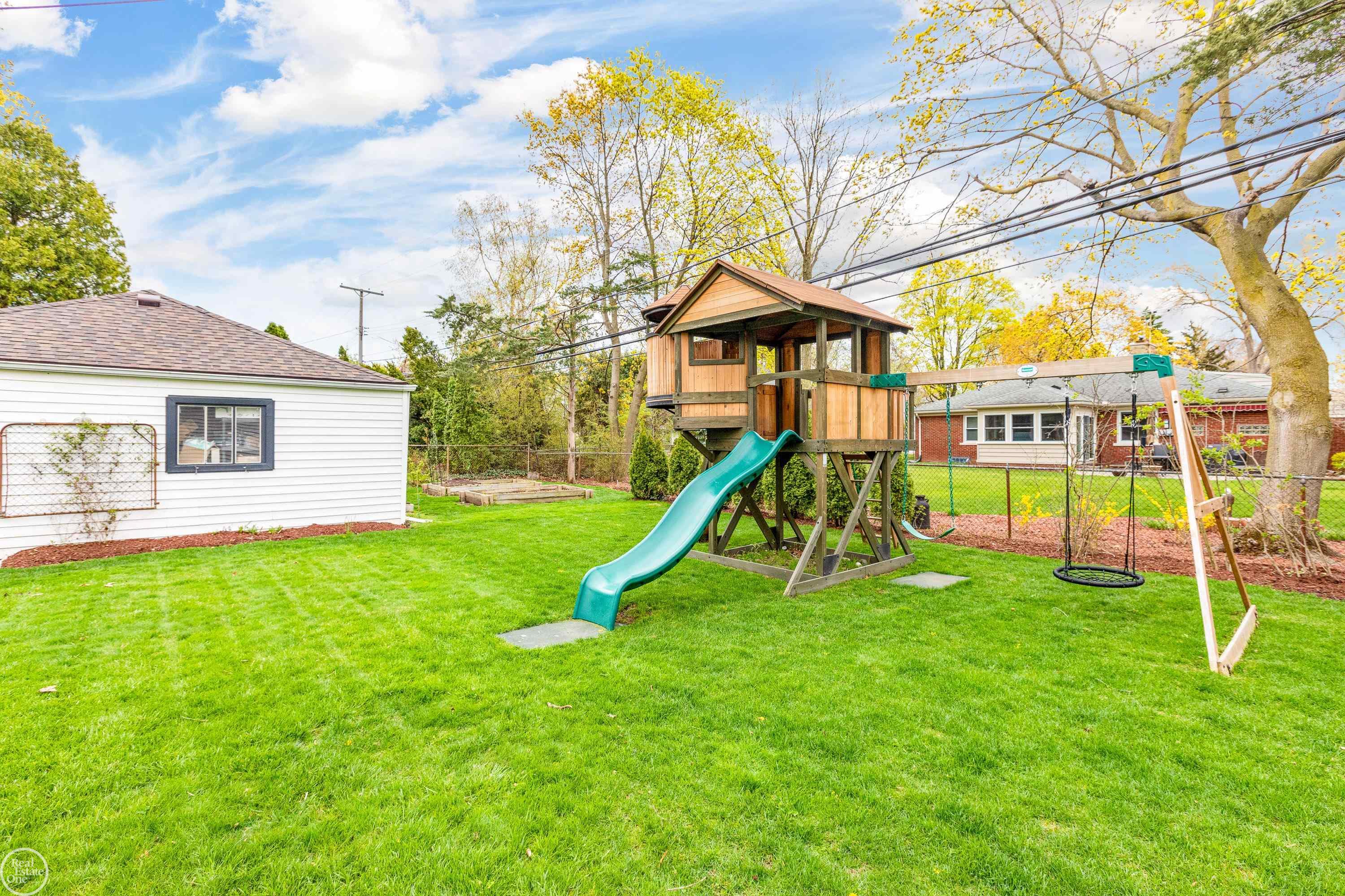 791 Roslyn Road Grosse Pointe, MI 48236 - Photo 46 of 57 50106857-45.JPG