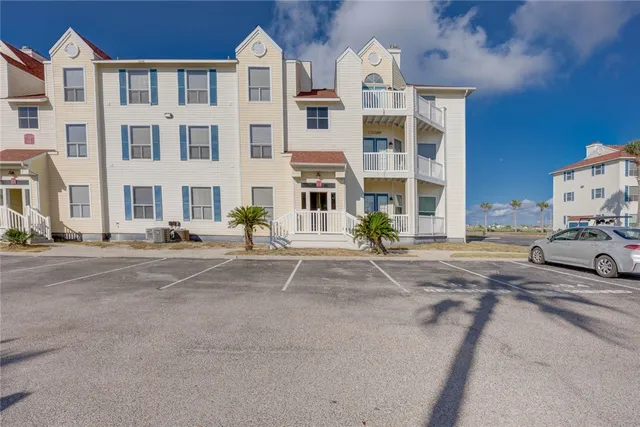 a view of multiple building