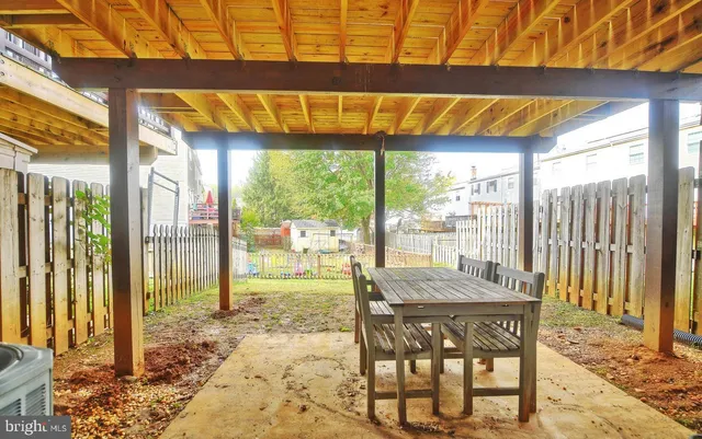 a view of a yard with a sink
