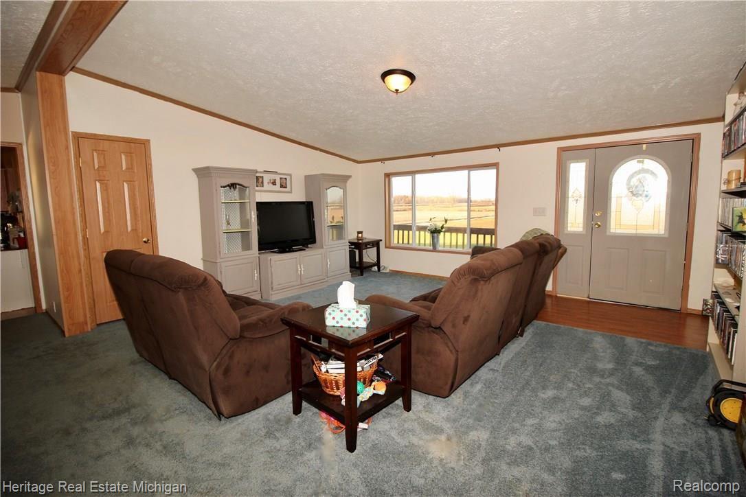 10550 East Prior Road Gaines, MI 48436 - Photo 2 of 28 Family Room 1