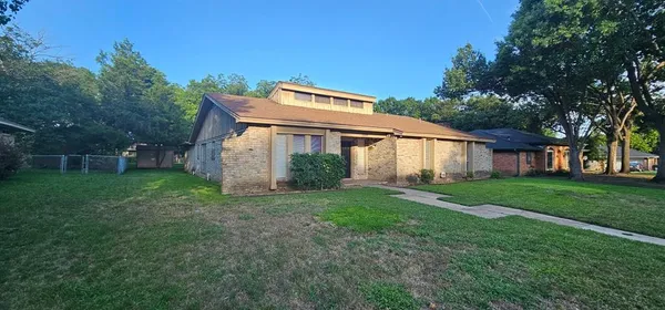 $2,895 | 1204 Laurie Avenue, DeSoto, TX 75115