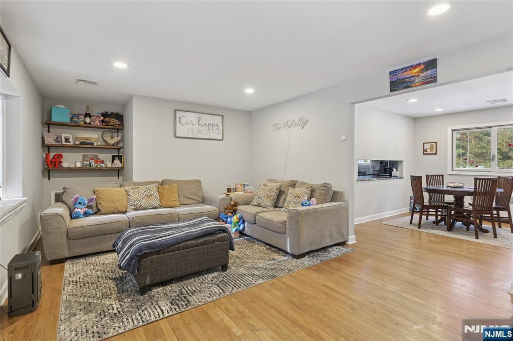 51 Sicomac Road North Haledon, NJ 07508 - Photo 2 of 23