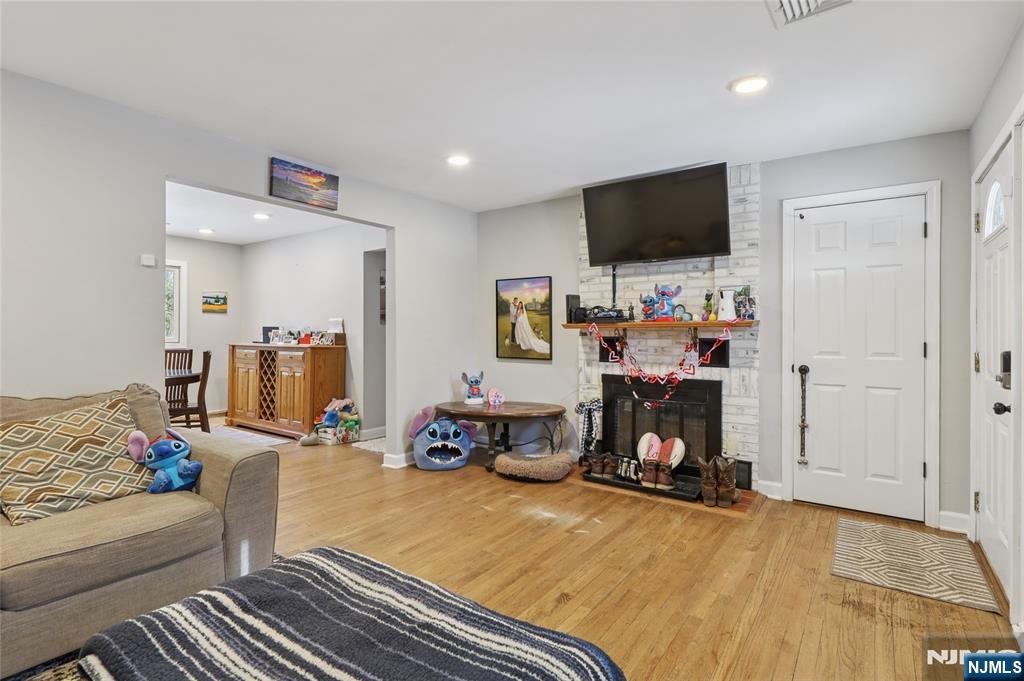 51 Sicomac Road North Haledon, NJ 07508 - Photo 3 of 23