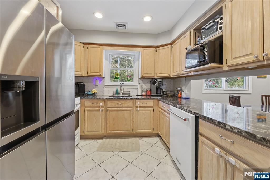 51 Sicomac Road North Haledon, NJ 07508 - Photo 5 of 23