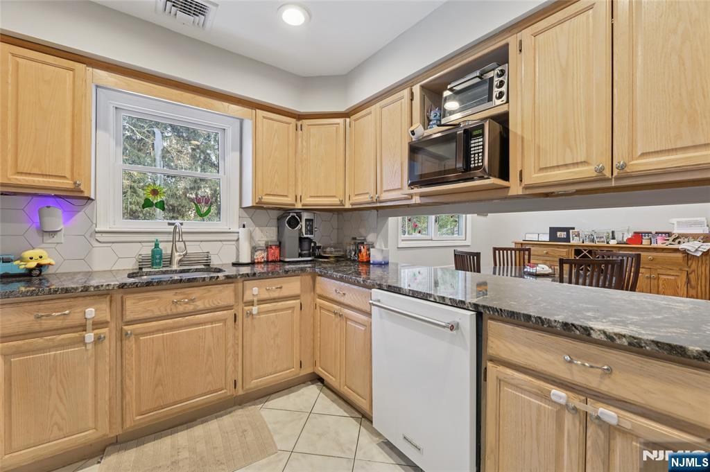 51 Sicomac Road North Haledon, NJ 07508 - Photo 6 of 23