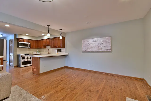 $449,900 | 1612 Stonebridge Trail, Wheaton, IL 60189