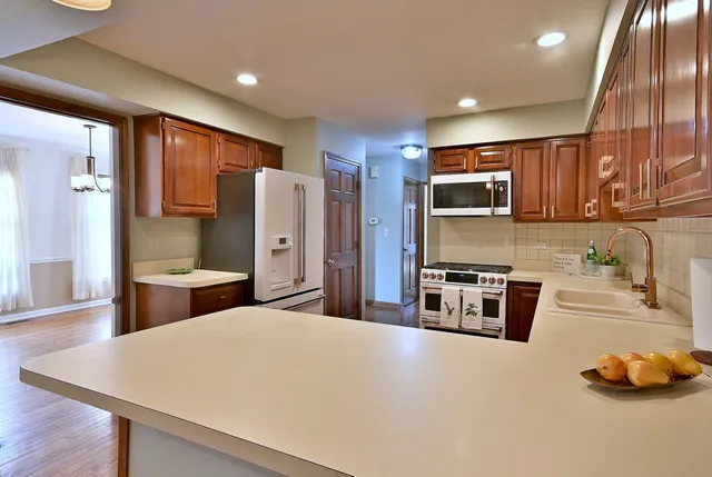 $449,900 | 1612 Stonebridge Trail, Wheaton, IL 60189