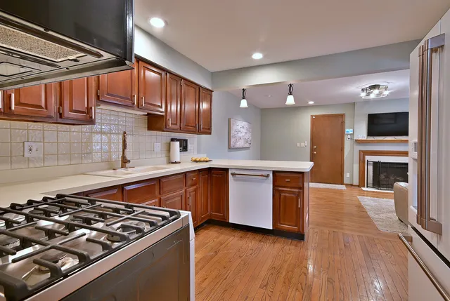 $449,900 | 1612 Stonebridge Trail, Wheaton, IL 60189