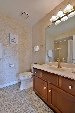 $449,900 | 1612 Stonebridge Trail, Wheaton, IL 60189