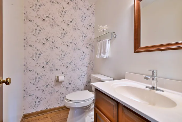 $449,900 | 1612 Stonebridge Trail, Wheaton, IL 60189